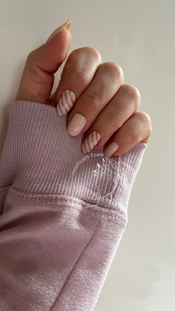 5 einfache Nageldesigns fĂŒr jeden Tag â mit den schönsten Farben passend zu deinem Alltag