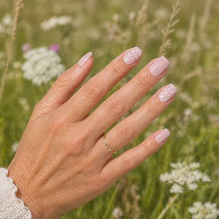 Gelnägel in Frühlingsfarben: Warum UV-Folien jetzt der größte Nageltrend sind