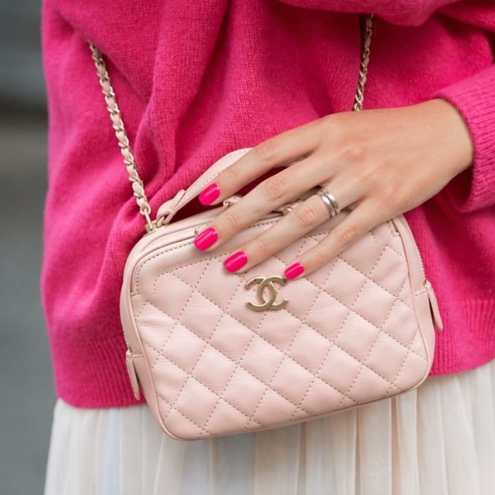 knallige Sommernägel in Pink