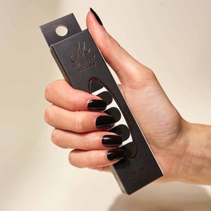 Powerful Black UV-Nagelfolie