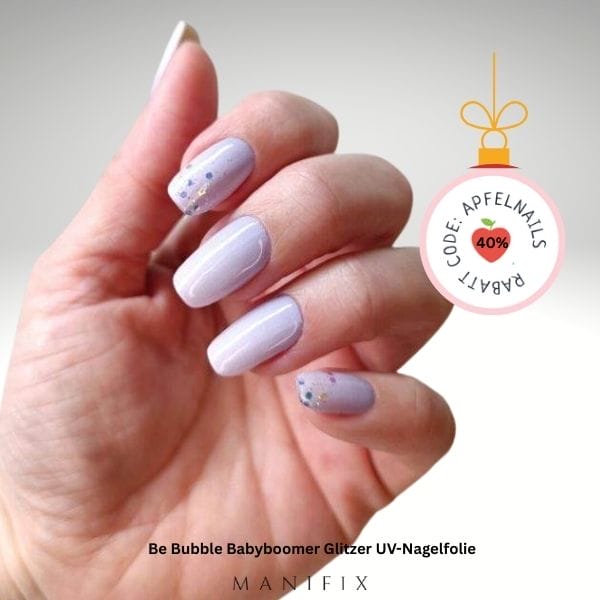 Babyboomer Nägel im Winter in lila blau