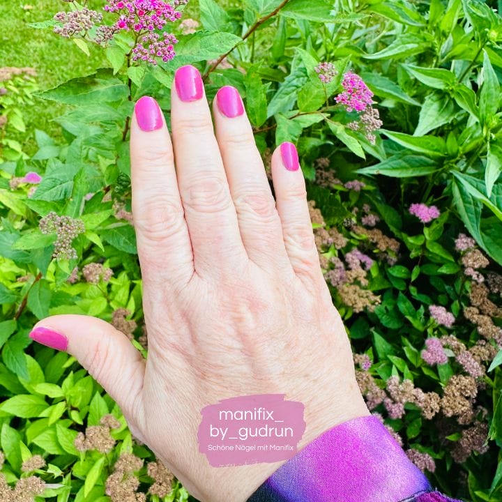 Nageldesign Sommer 2025 mit UV-Nagelfolien von Manifix – die Trends & Ideen
