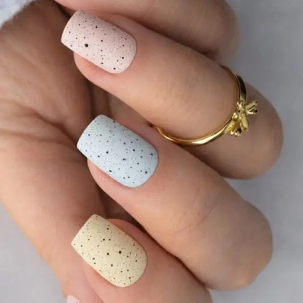 EggshellNails Handbild