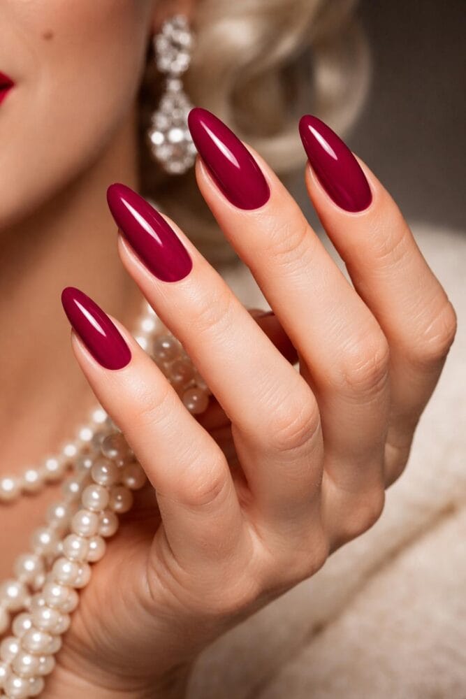 Wie Fingernägel zur Mode wurden Von Henna im alten Ägypten über Hollywood-Nagellack bis zu modernen UV-Nagelfolien. Eine spannende Kulturgeschichte der Nagelkunst.