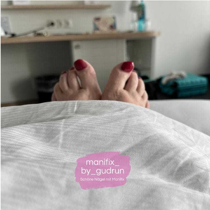 Pediküre Anleitung – Schritt für Schritt zur perfekten Fußpflege mit UV-Fußnagelfolien von Manifix