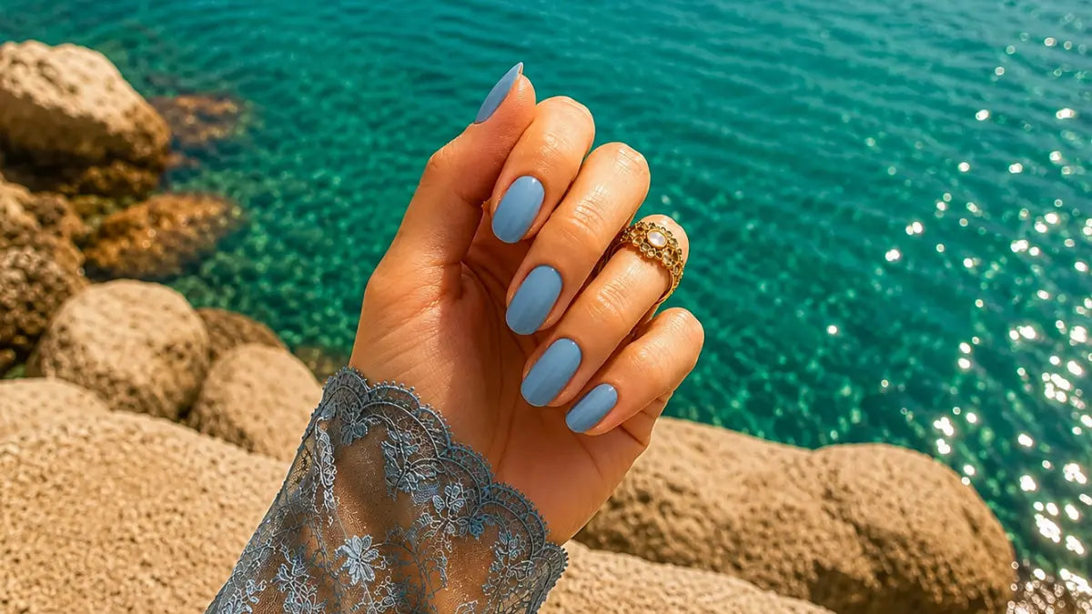 Blaue Sommernägel 2026: Die schönsten Looks zwischen Meeresblau und Eleganz