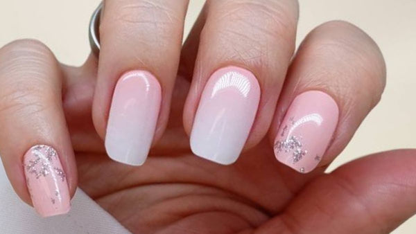 Pink Glitter Nails: How to wear the trendy color of 2026 on your nails