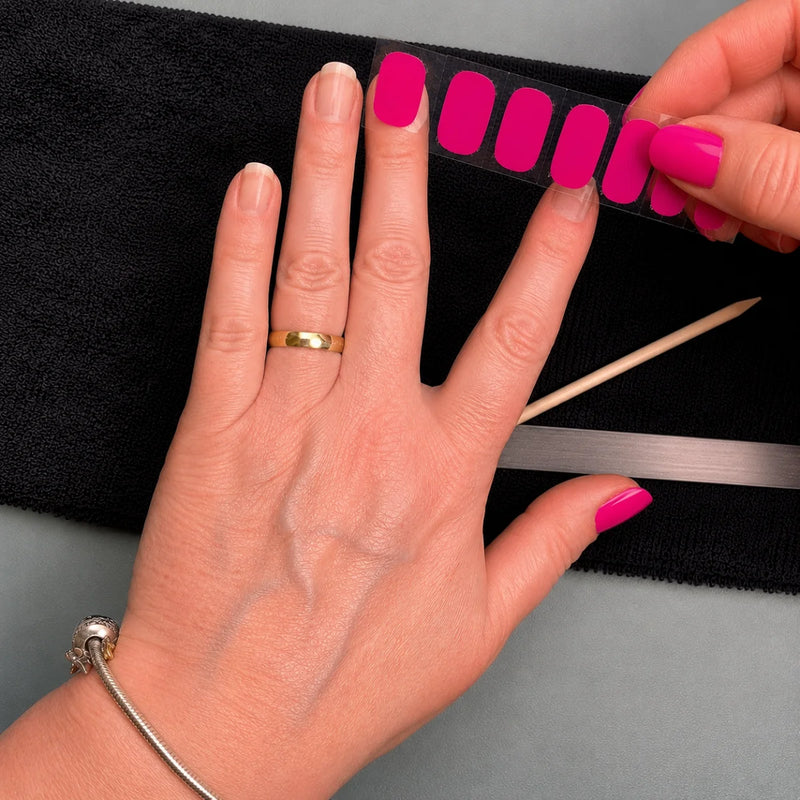 Längsrillen Fingernägel & ( UV-Nagelfolien ) – Der Weg zu ebenmäßigen Nägeln