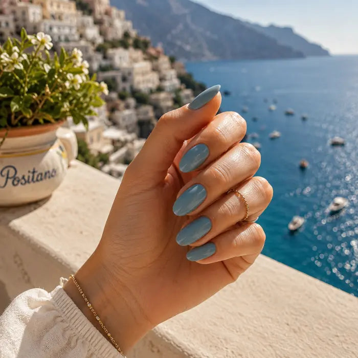 Blaue Sommernägel 2026: Die schönsten Looks zwischen Meeresblau und Eleganz