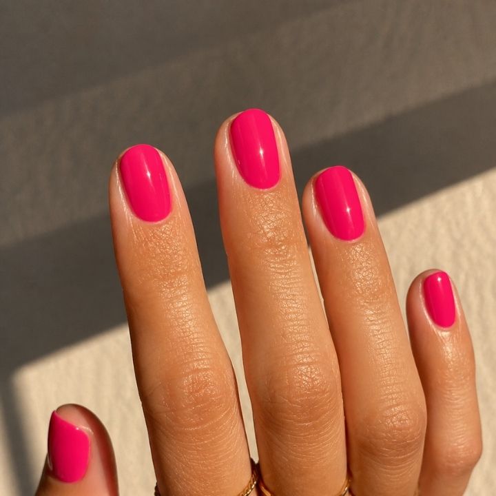 Neon Pinke Sommernaegel