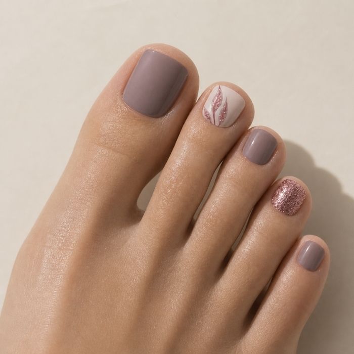 Fussfoto mit Nageldesign glitzer