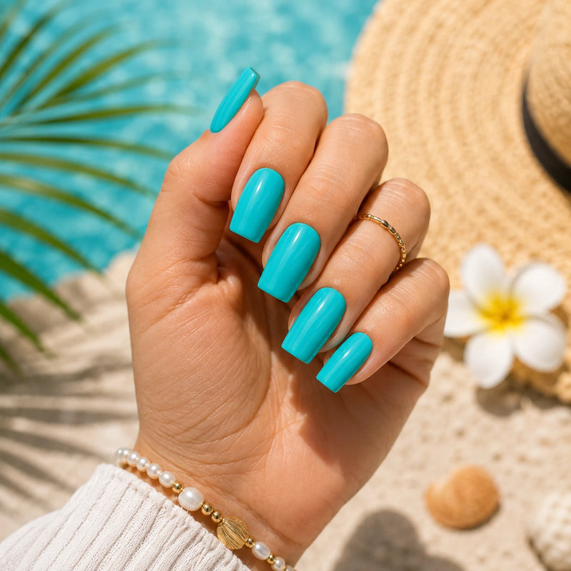 Nagellack vs. UV Nagelfolien im Sommer: Die (nervigen) Probleme im Urlaub und die clevere Alternative für schöne Nägel